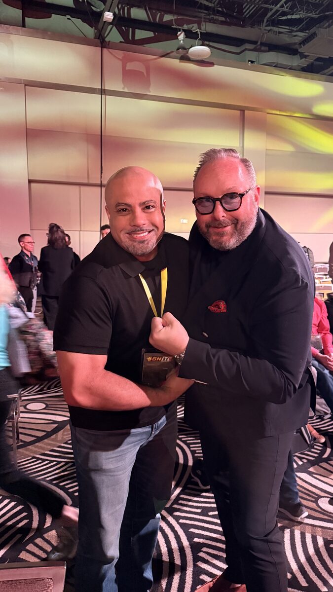 Max celebrating an agent's IGNITE recognition